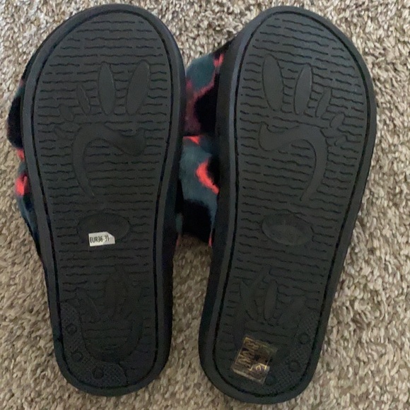 Fluffy slippers - Picture 3 of 3